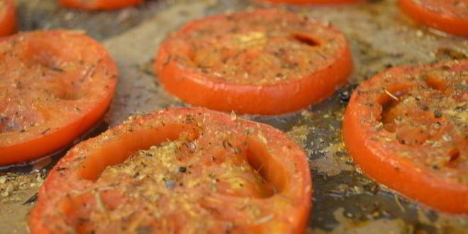 Рецепт запеченной поленты с вялеными томатами и пармезаном