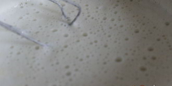 Рецепт манной каши с абрикосами, шоколадом и клубничным сиропом