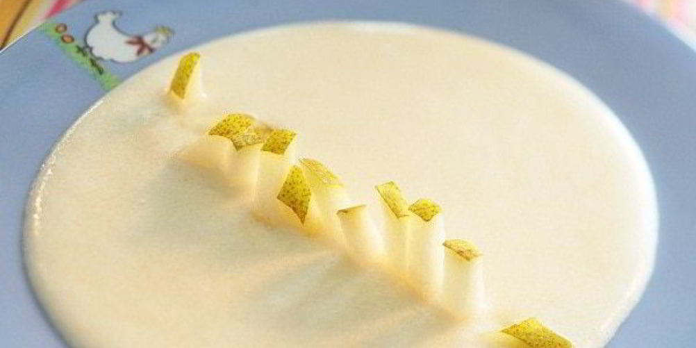 Как приготовить манную кашу со свежей грушей