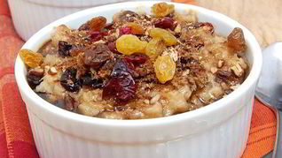 Рецепт Ирландской овсяной каши с клюквой и изюмом