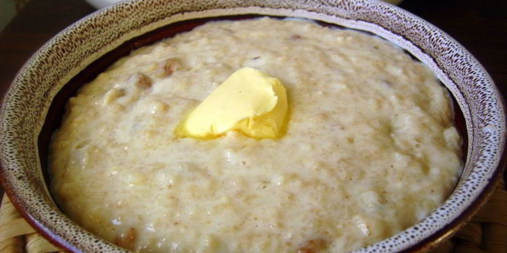 Как приготовить молочную овсяную кашу с изюмом