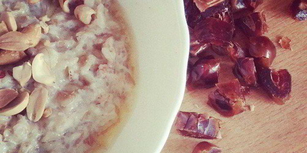 Как приготовить овсяную кашу с финиками