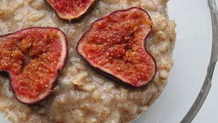 Рецепт Овсяной каши с инжиром и теплым медовым соусом