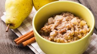 Рецепт Овсяной каши с корицей и ломтиками груши