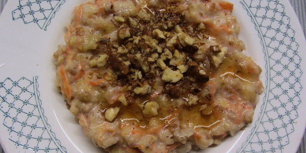 Как приготовить овсяную кашу с морковью, изюмом и грецким орехом