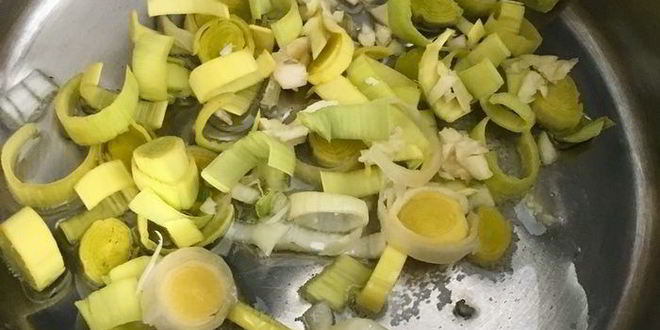 Рецепт овсяной каши с мясным соусом и красным вином