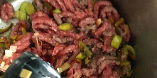 Рецепт овсяной каши с мясным соусом и красным вином