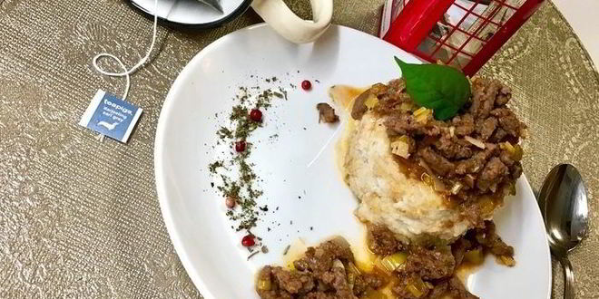 Рецепт овсяной каши с мясным соусом и красным вином