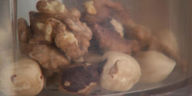 Рецепт овсяной каши с орехами и питьевой йогурт с черникой