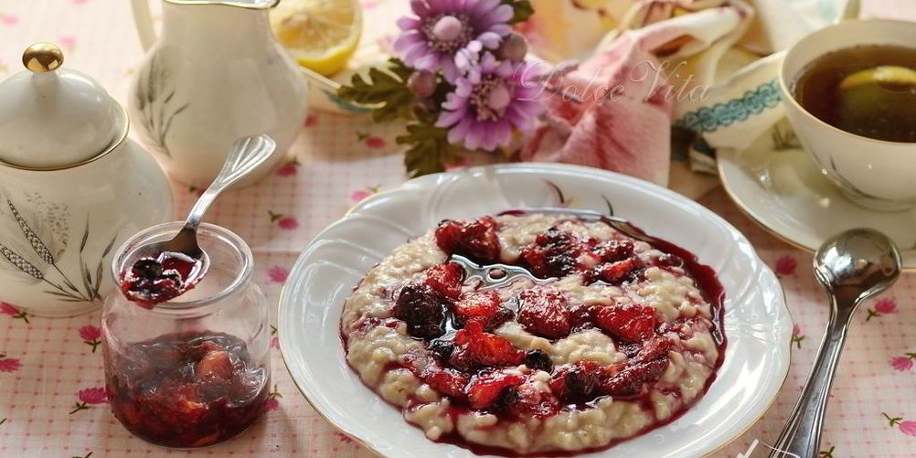 Как приготовить овсяную кашу с ягодами, апельсином и корицей