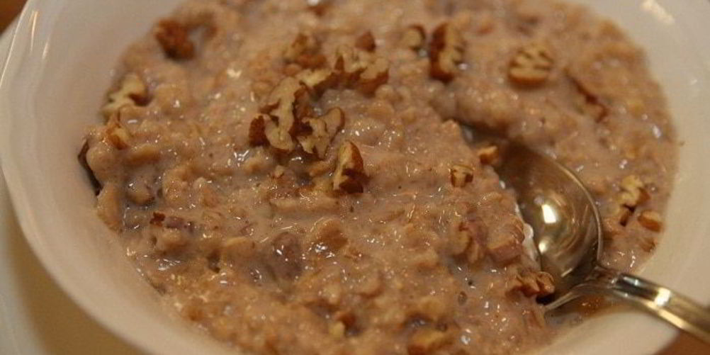 Как приготовить овсянку с кленовым сиропом и орехами пекан