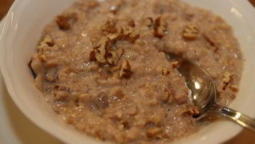 Рецепт Овсянки с кленовым сиропом и орехами пекан