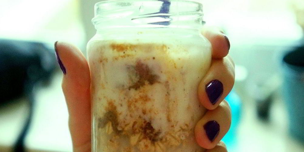 Как приготовить овсянку в банке с яблоком и карамелью