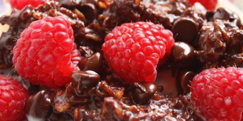 Как приготовить шоколадную овсяную кашу с малиной