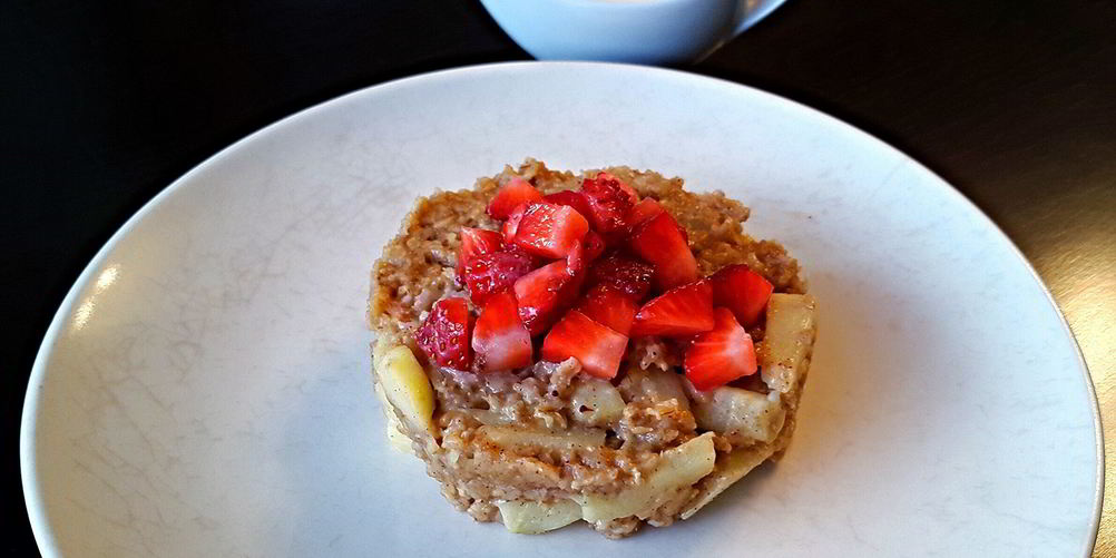 Как приготовить запеченую овсянку с фруктами и орехами