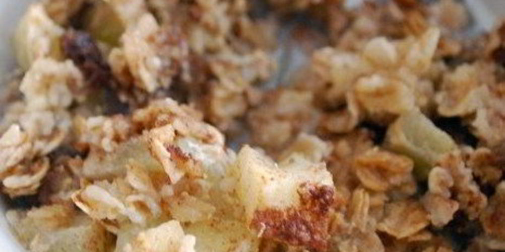 Как приготовить запеченную овсянку с яблоками и специями