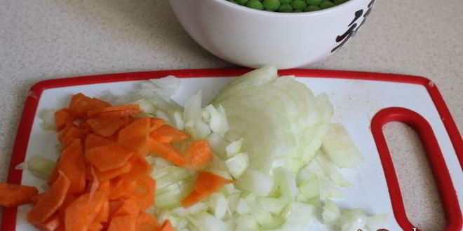 Рецепт перловой каши с беконом и зеленым горошком