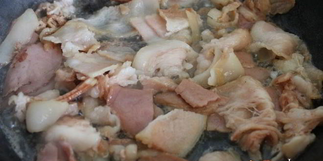 Рецепт перловой каши с беконом и зеленым горошком