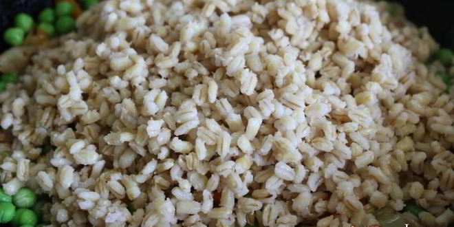 Рецепт перловой каши с беконом и зеленым горошком