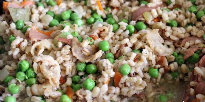 Рецепт перловой каши с беконом и зеленым горошком