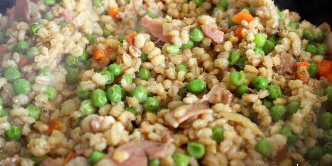 Рецепт перловой каши с беконом и зеленым горошком