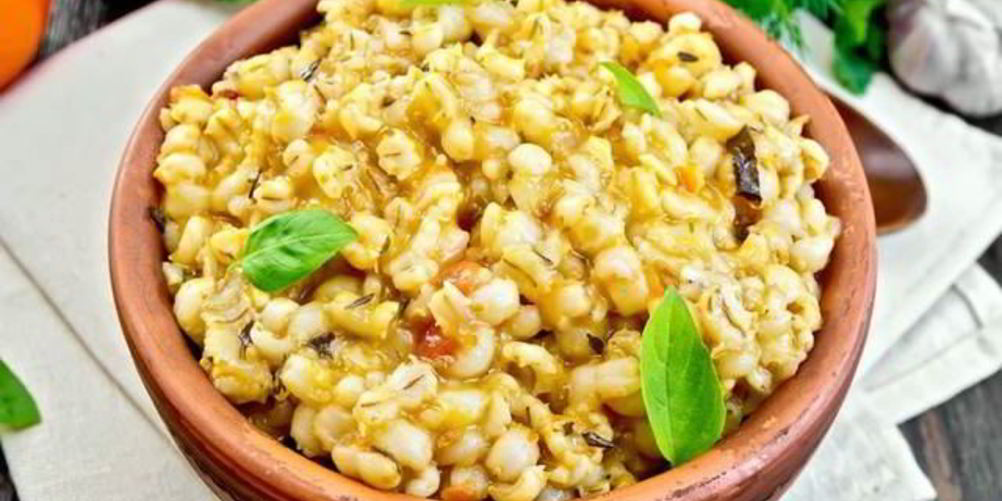 Как приготовить перловую кашу с помидорами и тунцом