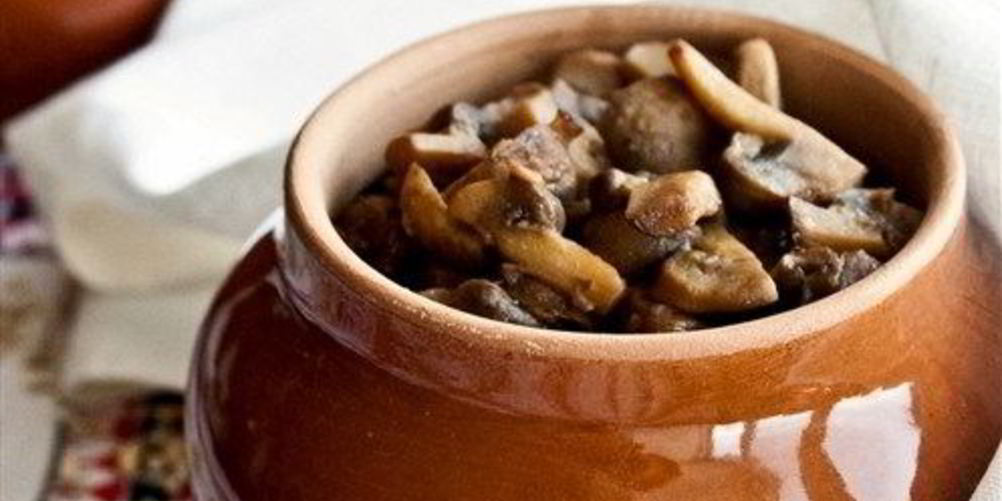 Как приготовить перловую кашу в горшочках с грибами