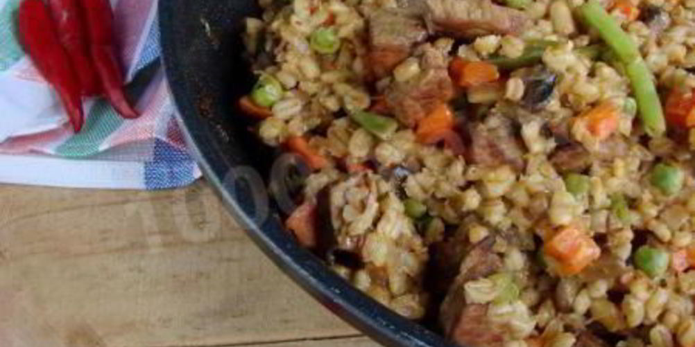 Как приготовить перловку с говядиной и овощной смесью
