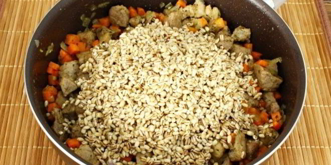 Рецепт перловки с мясом в горшочке в духовке