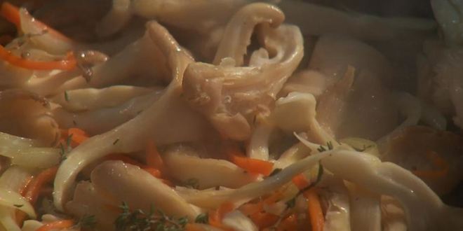 Рецепт перловки с вешенками под соусом из шпината