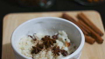Рецепт Пряной рисовой каши с изюмом на кокосовом молоке