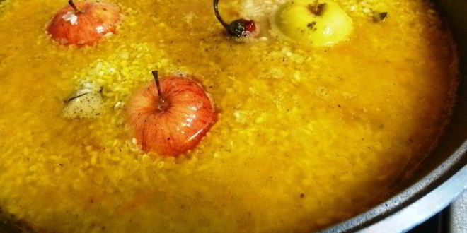 Рецепт рисовой каши ароматной с мясом и яблоками