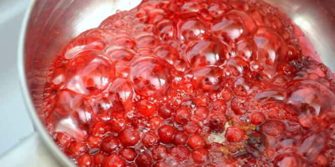 Рецепт рисовой каши с брусничным сиропом и бананом