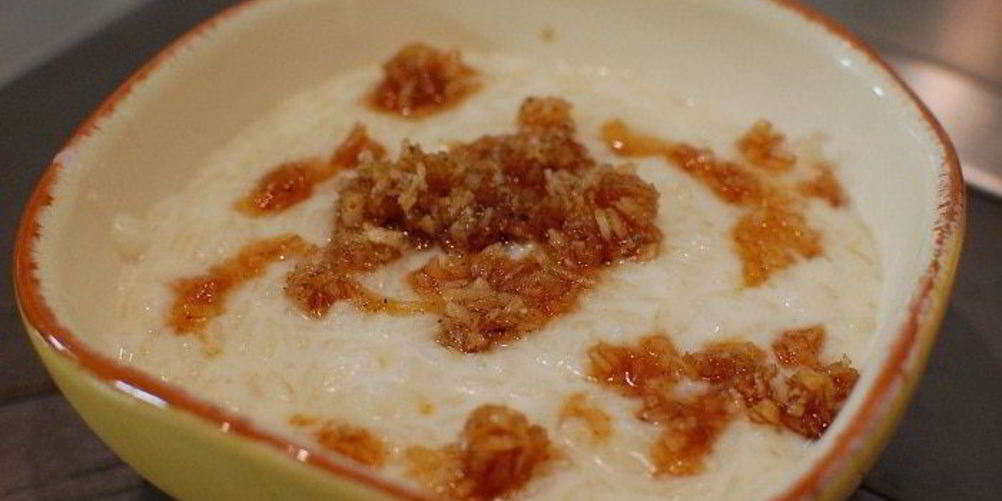 Как приготовить рисовую кашу с шоколадом и кокосовой карамелью