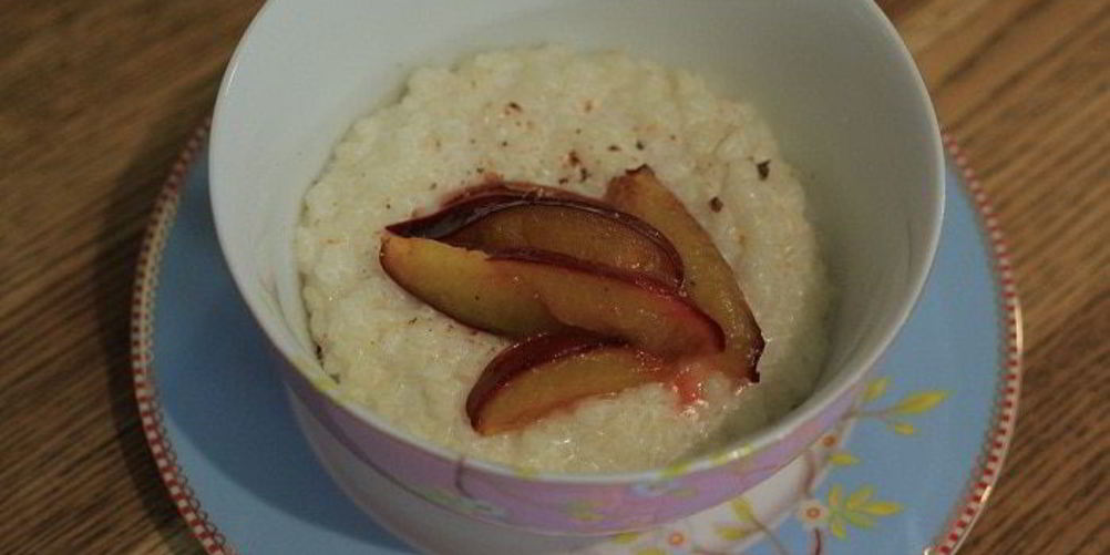 Как приготовить рисовую кашу со сливами и мускатным орехом