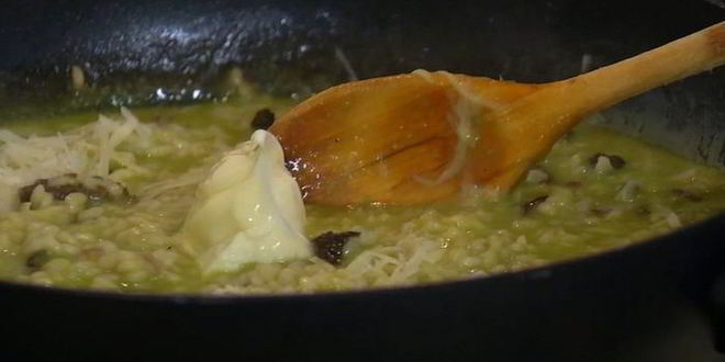 Рецепт рисовой каши со сморчками и зеленым горошком