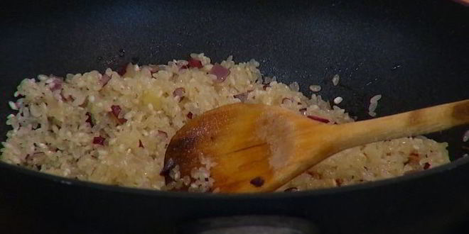 Рецепт рисовой каши со сморчками и зеленым горошком