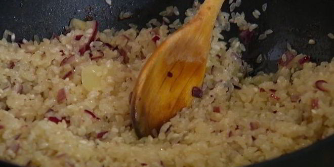 Рецепт рисовой каши со сморчками и зеленым горошком