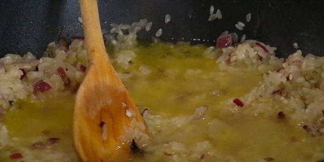 Рецепт рисовой каши со сморчками и зеленым горошком