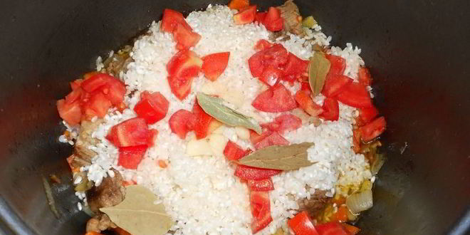 Рецепт рисовой каши со свининой и овощами в мультиварке