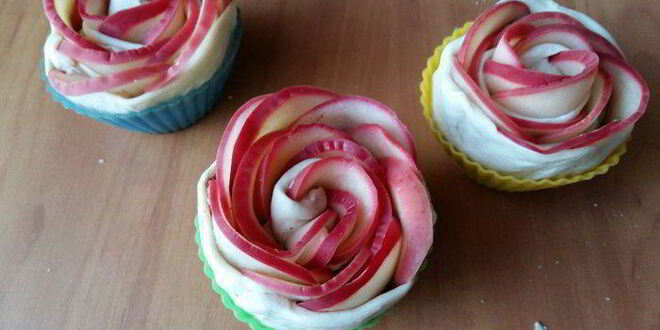 Рецепт чайных розочек в слоеном тесте