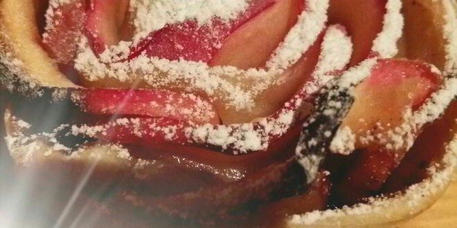 Рецепт чайных розочек в слоеном тесте