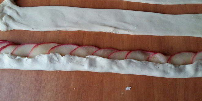 Рецепт чайных розочек в слоеном тесте