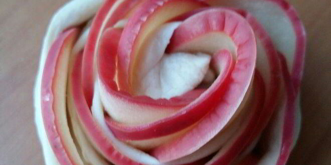 Рецепт чайных розочек в слоеном тесте