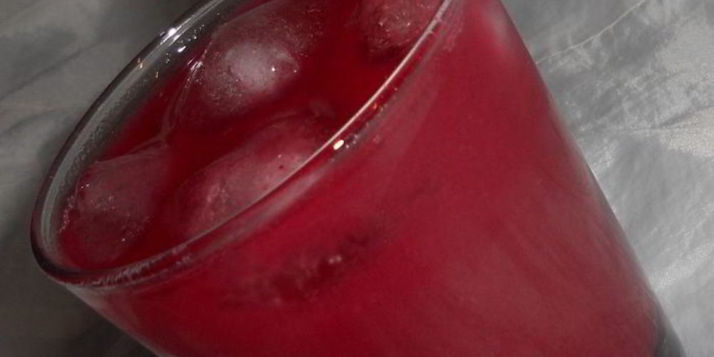 Как приготовить холодный чай с лесными ягодами