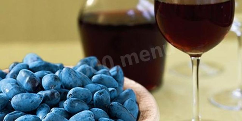 Как приготовить домашнее вино из жимолости