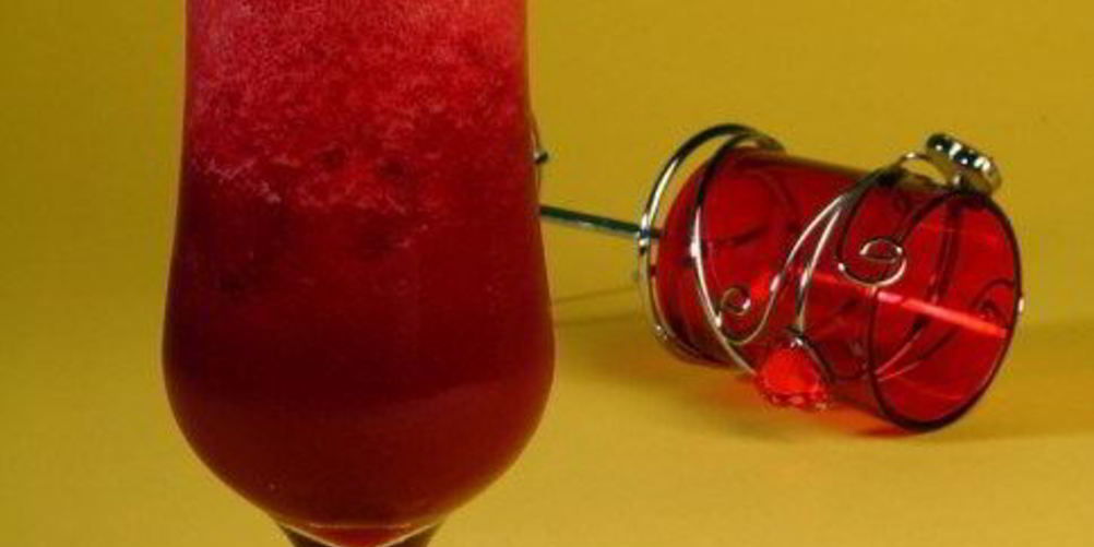 Как приготовить газированный клюквенный пунш с ягодным льдом