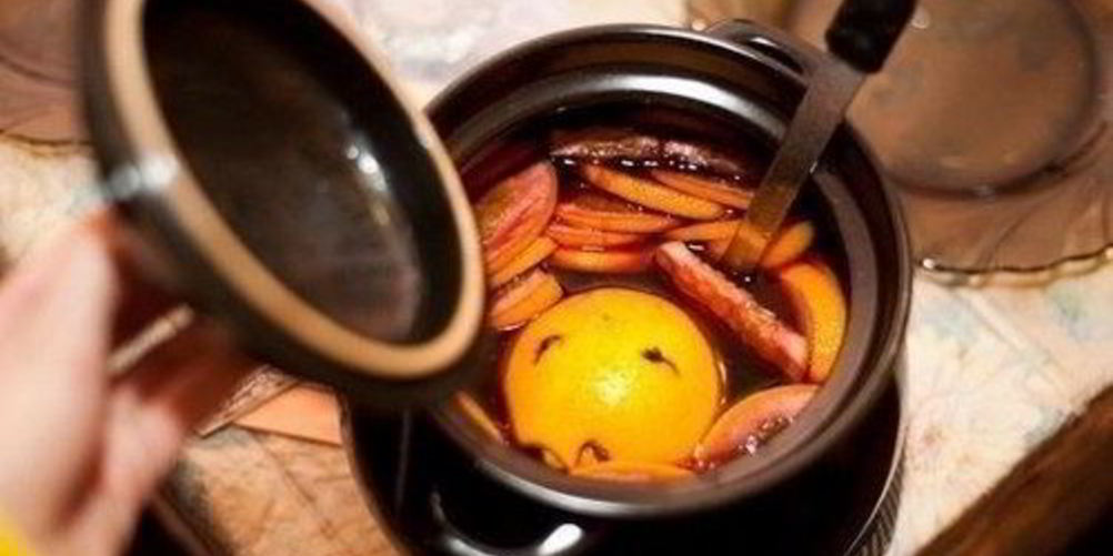 Как приготовить глинтвейн с имбирем, гвоздикой и изюмом