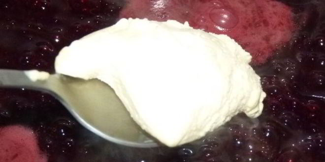 Рецепт бархатного чернично-сливочный кисель