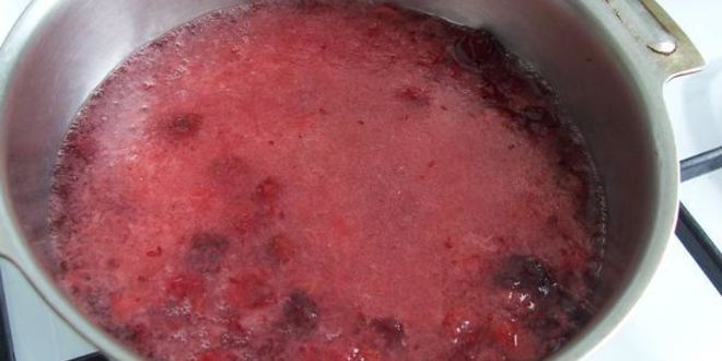 Рецепт киселя клюквенного горячего со сливками